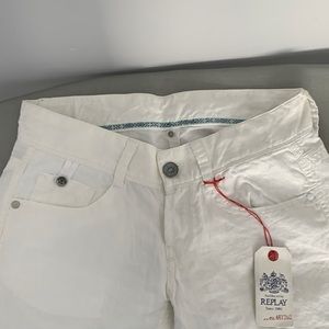 BNWT REPLAY Janice Soft and slouchy White Boyfriend Jeans. 28w
